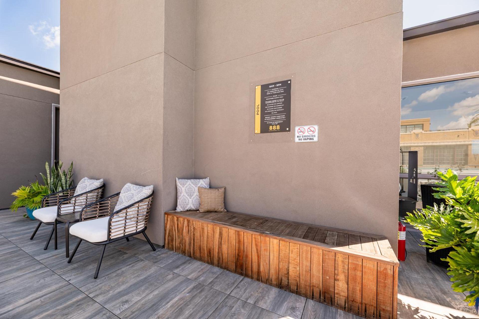 Hotel Downtown 4bd4ba With 2 Queen Sleeper Sofas Connecting Unit Perfect For Groups New Orleans