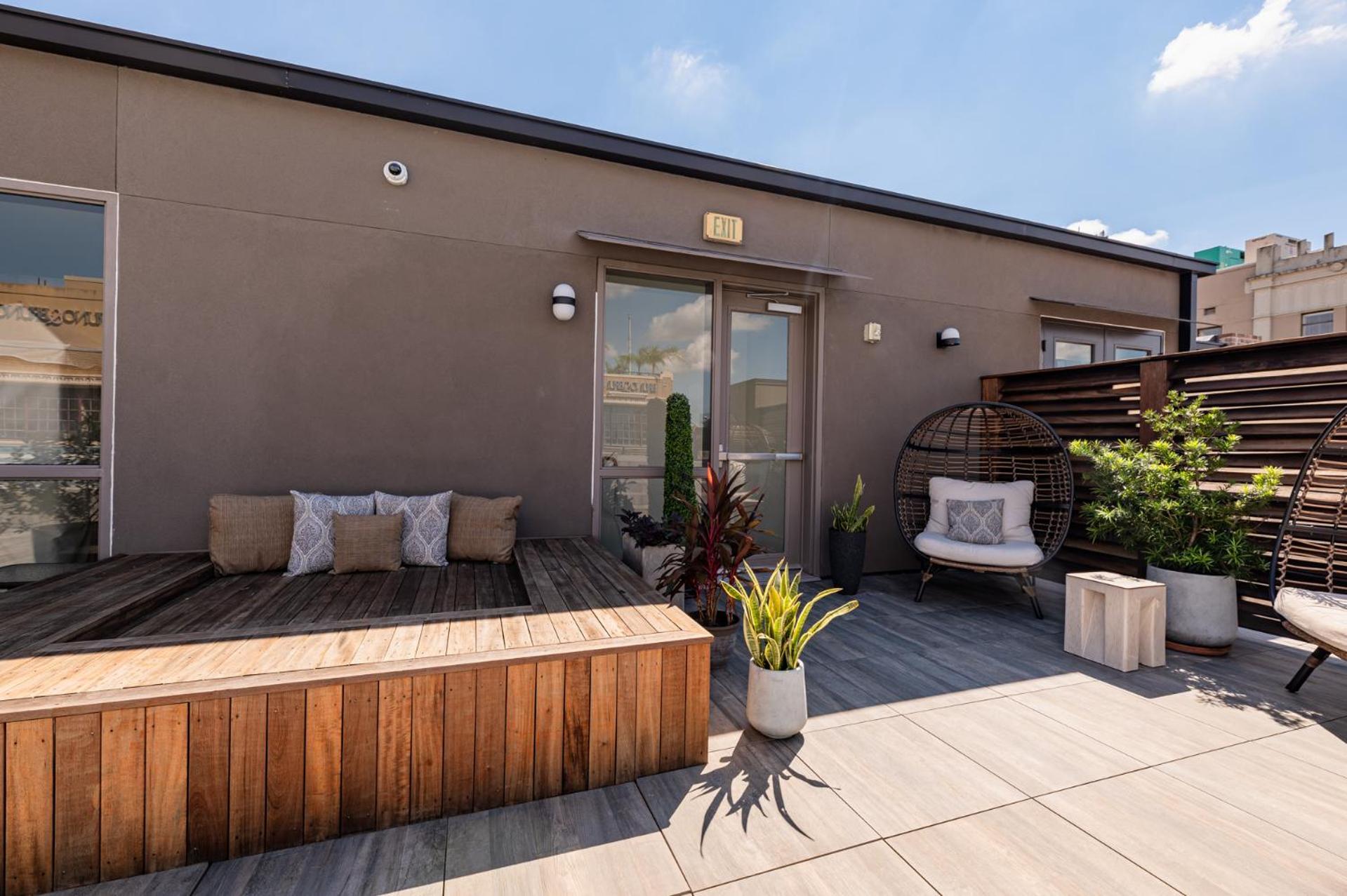 Hotel Downtown 4bd4ba With 2 Queen Sleeper Sofas Connecting Unit Perfect For Groups *