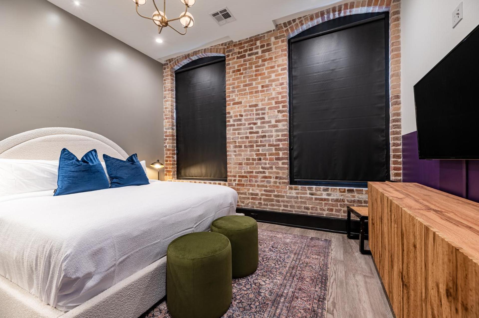 Downtown 4bd4ba With 2 Queen Sleeper Sofas Connecting Unit Perfect For Groups Hotel *