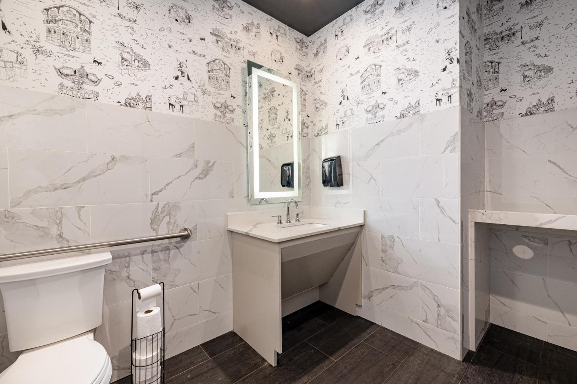 Hotel Downtown 4bd4ba With 2 Queen Sleeper Sofas Connecting Unit Perfect For Groups *