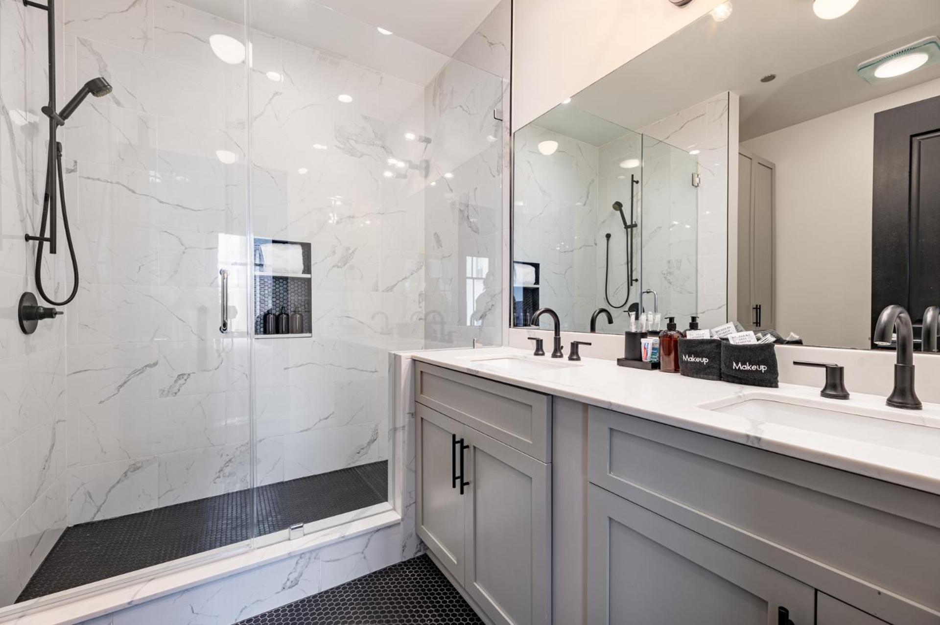 Downtown 4bd4ba With 2 Queen Sleeper Sofas Connecting Unit Perfect For Groups New Orleans
