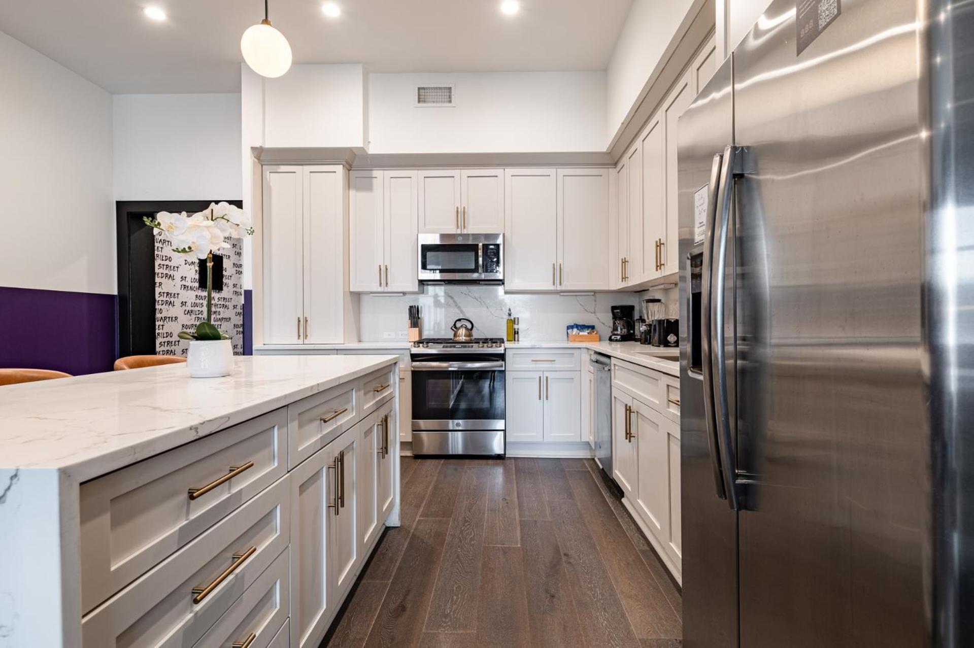Hotel Downtown 4bd4ba With 2 Queen Sleeper Sofas Connecting Unit Perfect For Groups