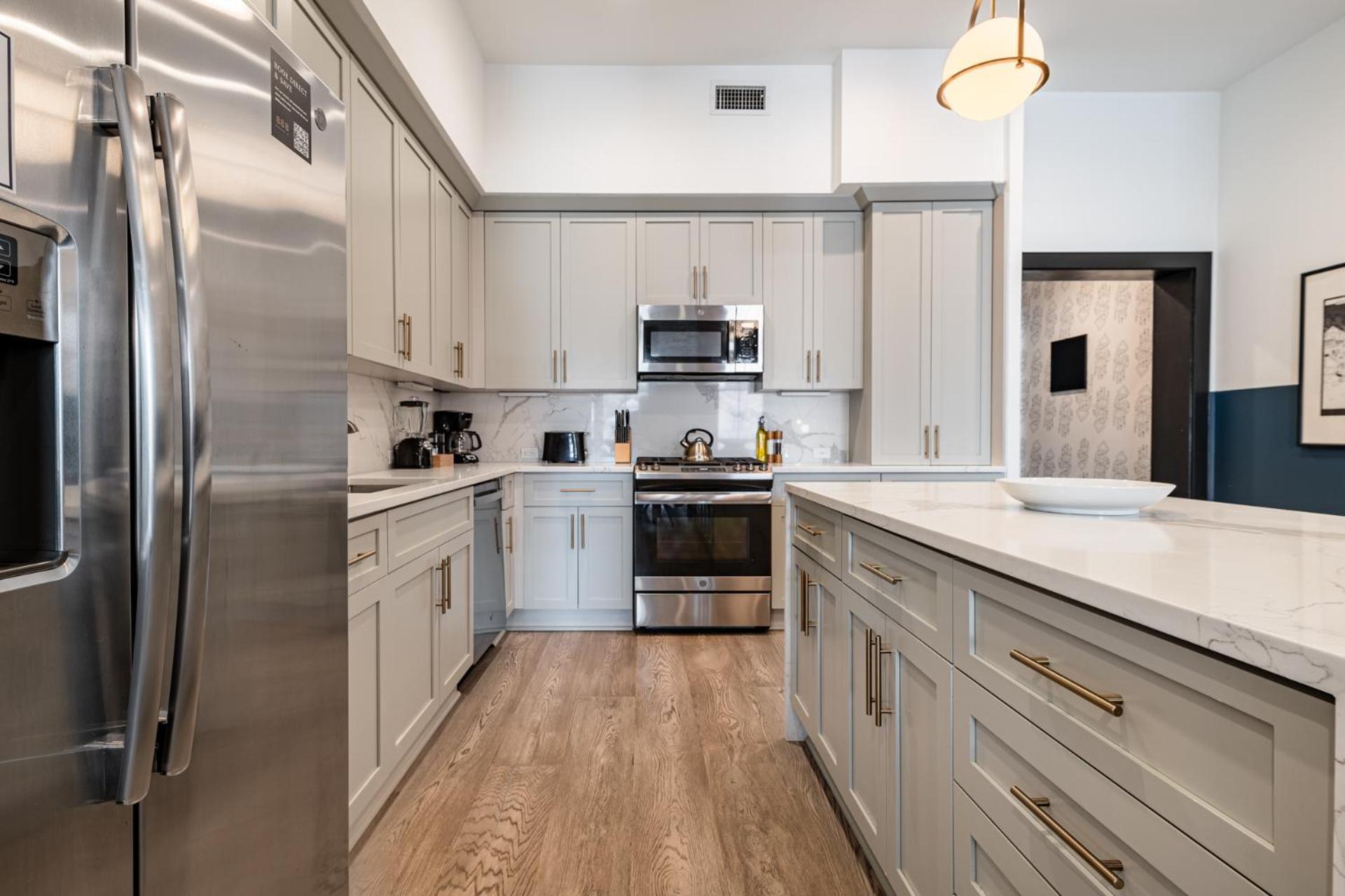 Downtown 4bd4ba With 2 Queen Sleeper Sofas Connecting Unit Perfect For Groups Hotel *