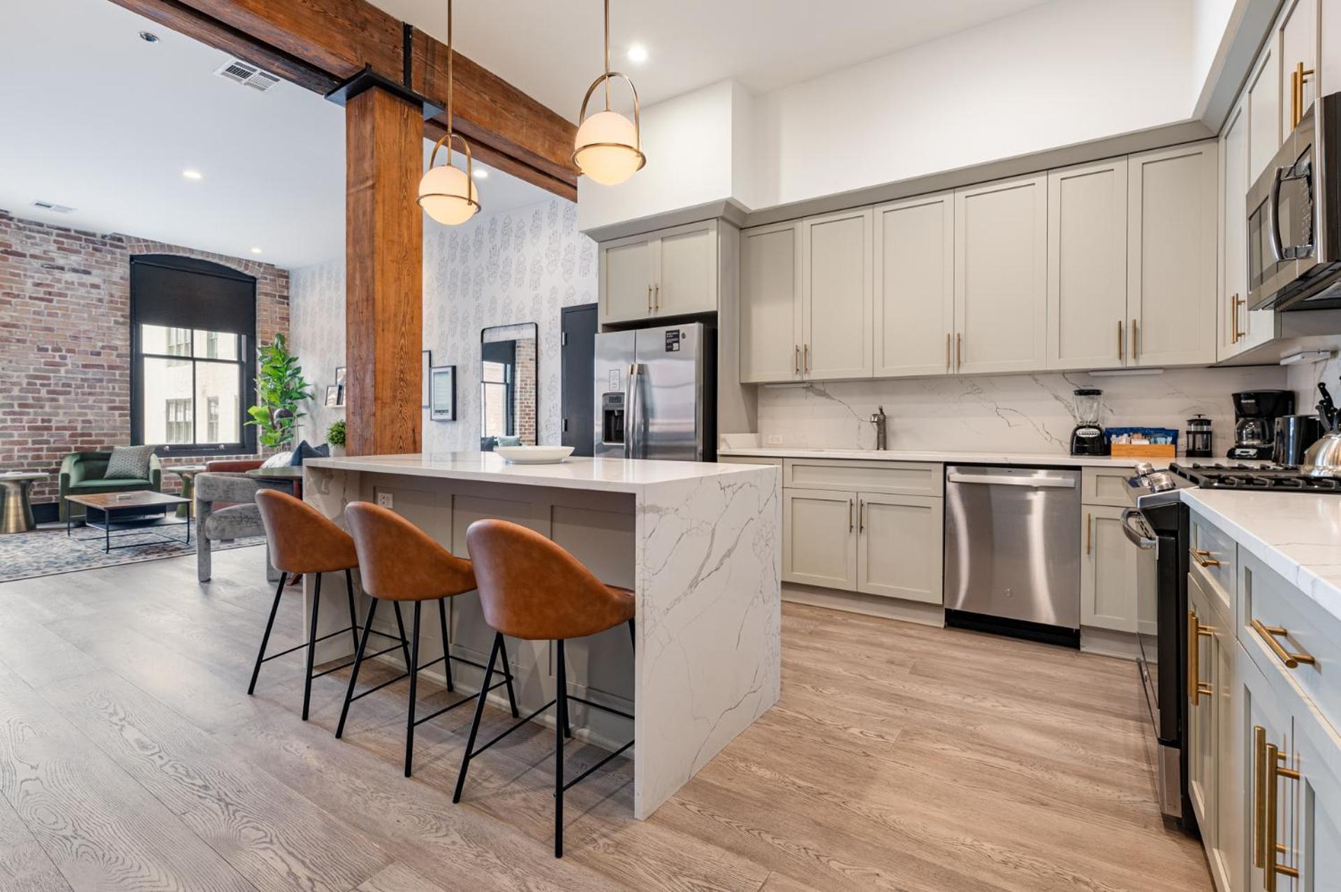 Downtown 4bd4ba With 2 Queen Sleeper Sofas Connecting Unit Perfect For Groups Hotel New Orleans
