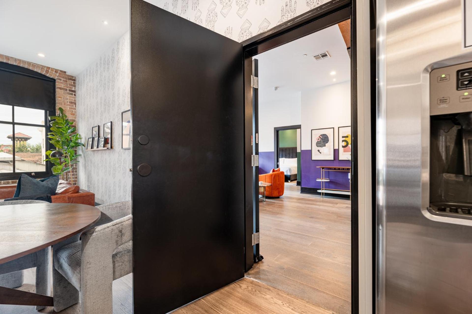Downtown 4bd4ba With 2 Queen Sleeper Sofas Connecting Unit Perfect For Groups * New Orleans