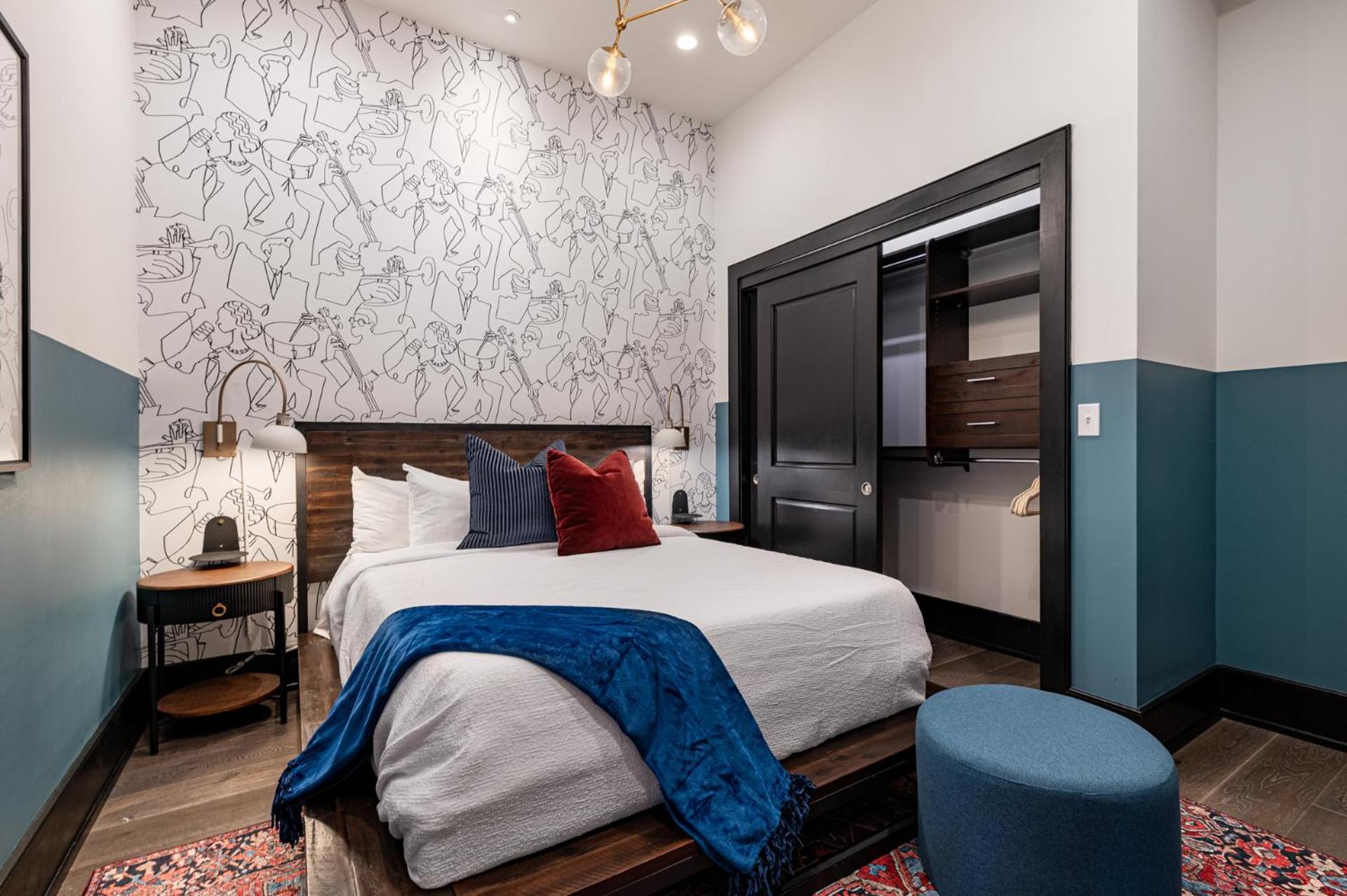 Downtown 4bd4ba With 2 Queen Sleeper Sofas Connecting Unit Perfect For Groups Hotel