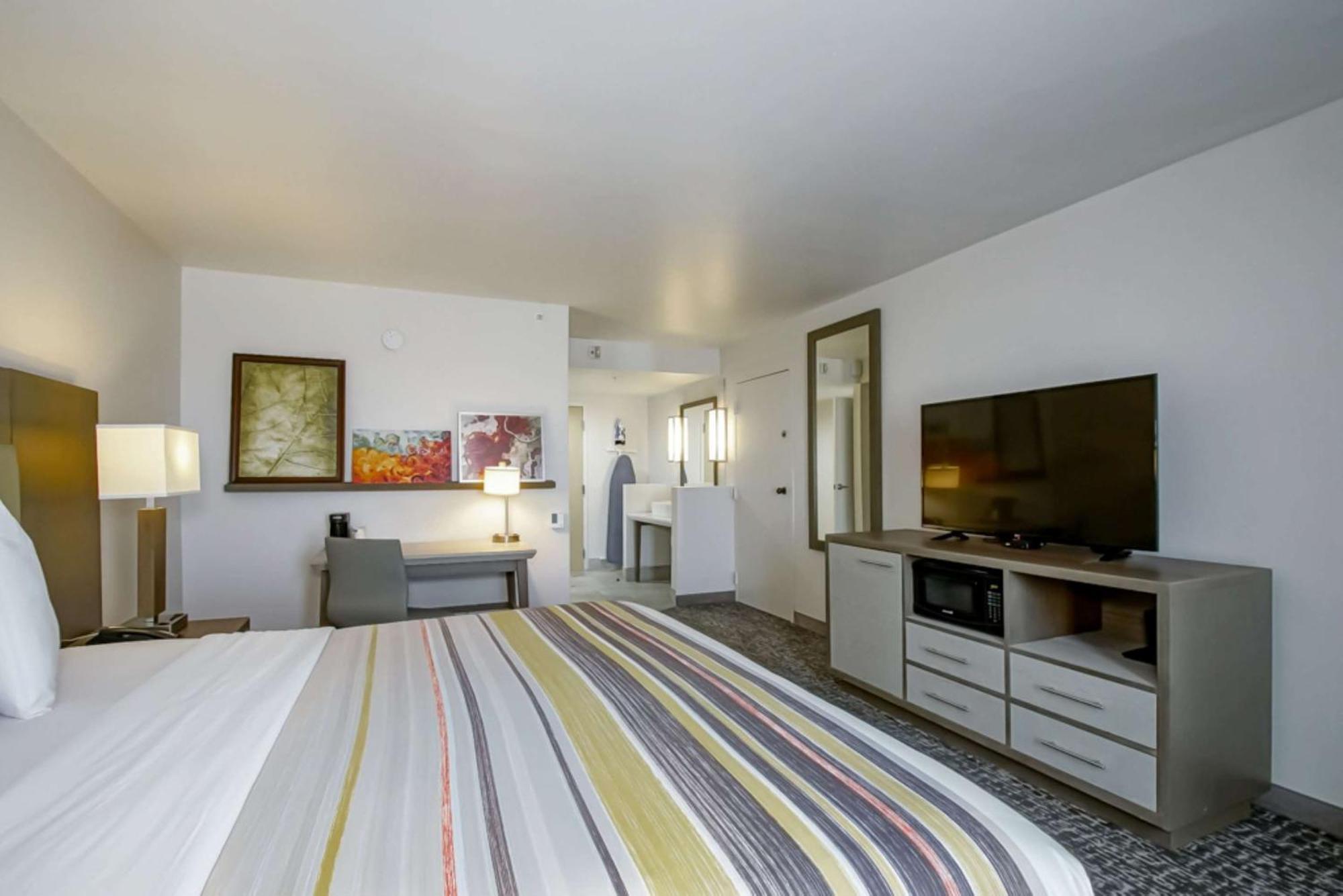 Country & By Radisson, I-10 East, La Hotel New Orleans