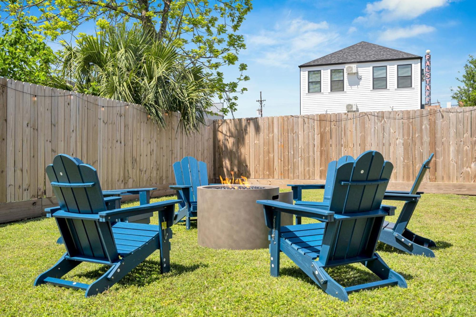 Luxe 3br Huge Backyard & Balcony, Walk To Dome Holiday home *