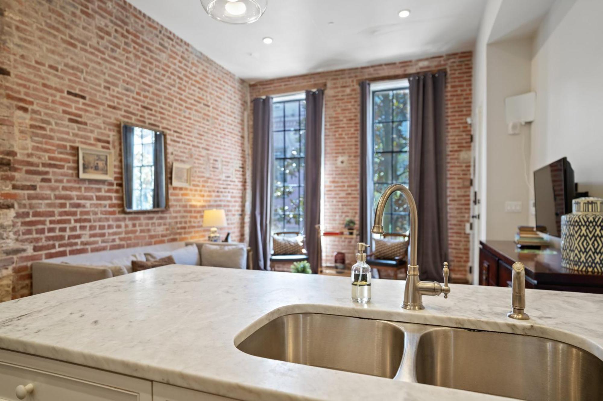 Hotel 4br Gem On Gravier Close To Dining & Souvenirs New Orleans