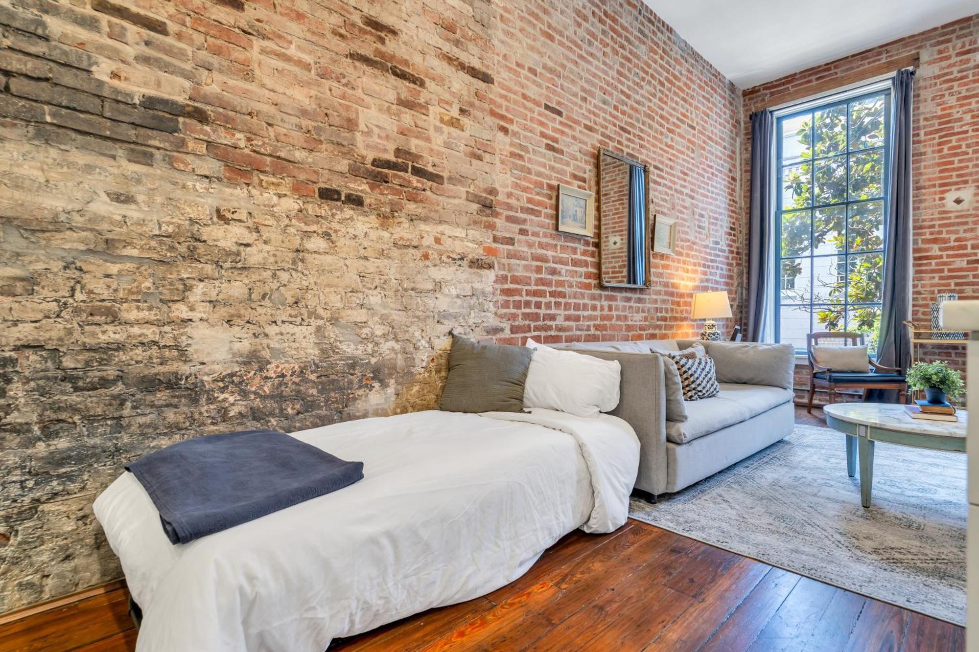 Hotel 4br Cbd Home, Ideal For Groups & Great Memories