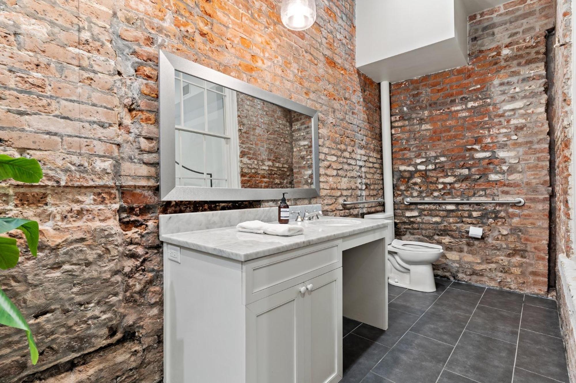 4br Cbd Home, Ideal For Groups & Great Memories Hotel