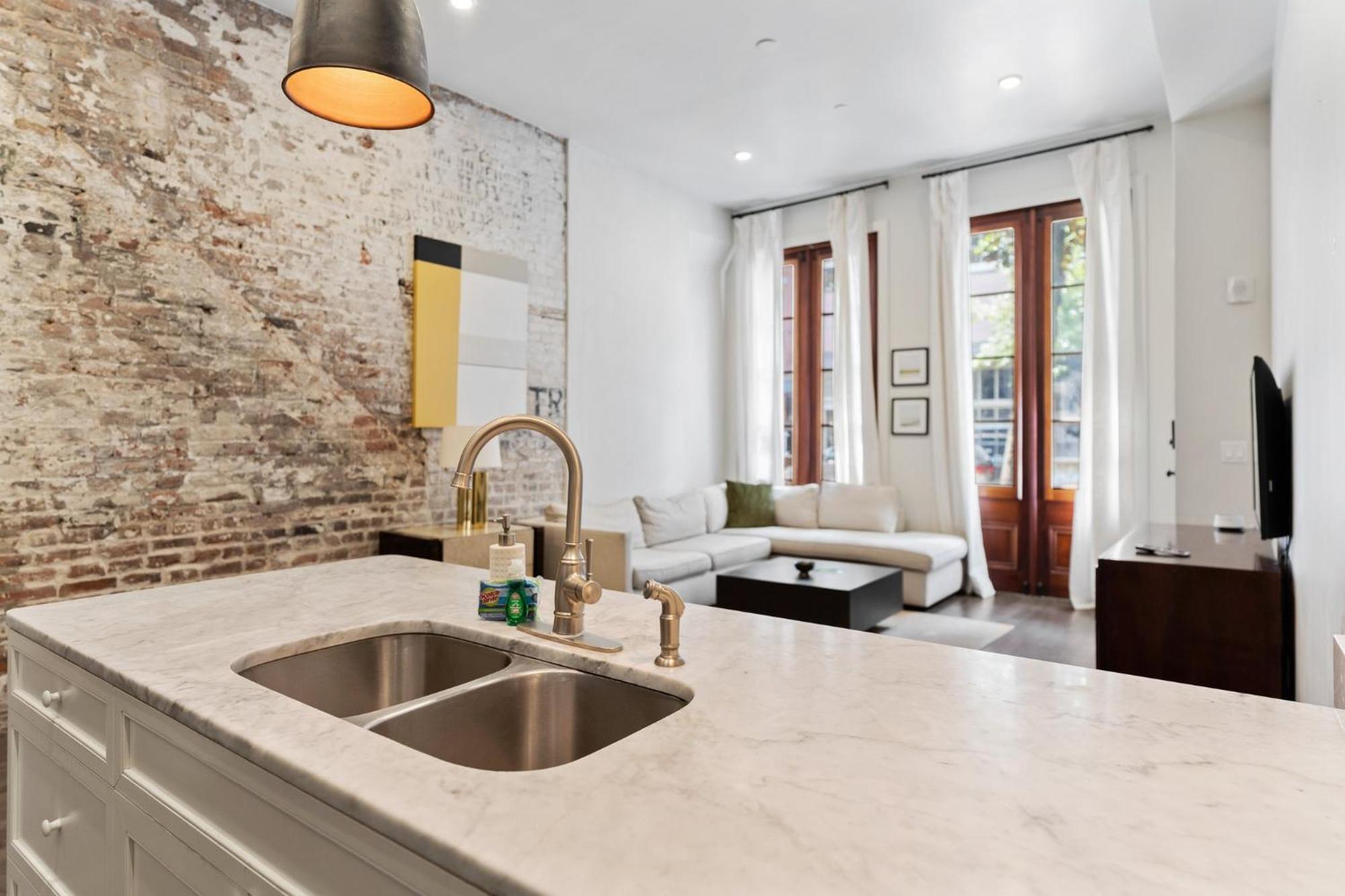 Hotel 4br Cbd Home, Ideal For Groups & Great Memories