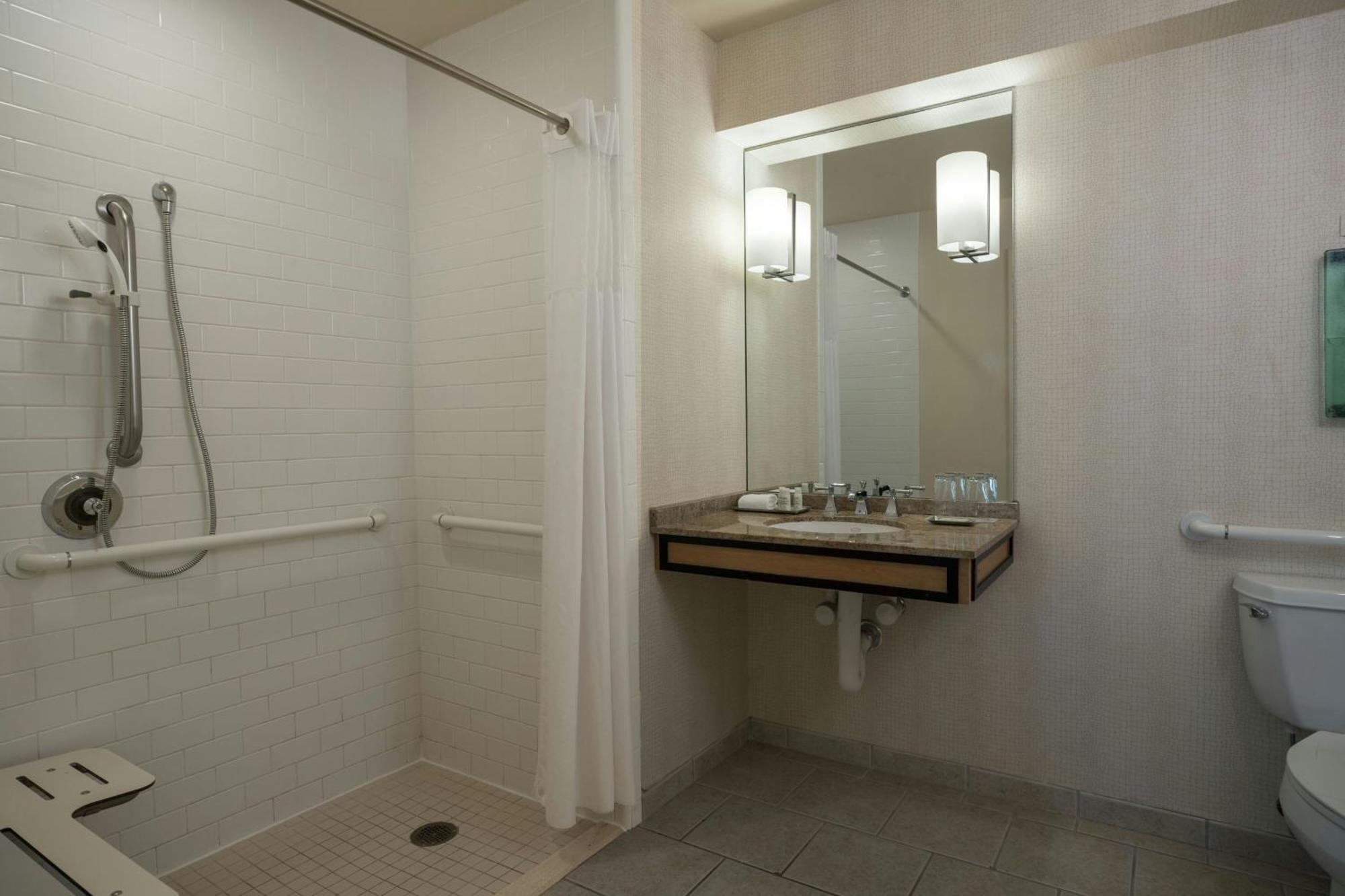 Renaissance Arts Warehouse District Hotel