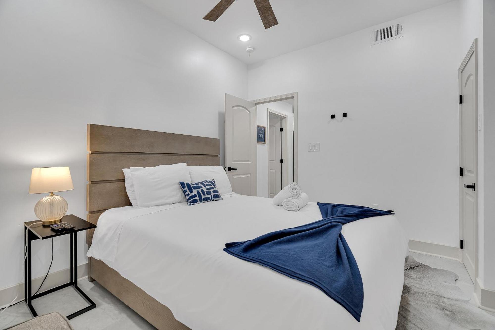 Sleeps 24-spacious Near Fq W Pool Hotel