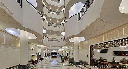 Wyndham Garden Baronne Plaza
