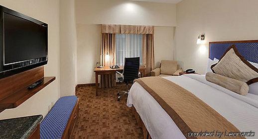 Wyndham Garden Baronne Plaza Hotel 3*