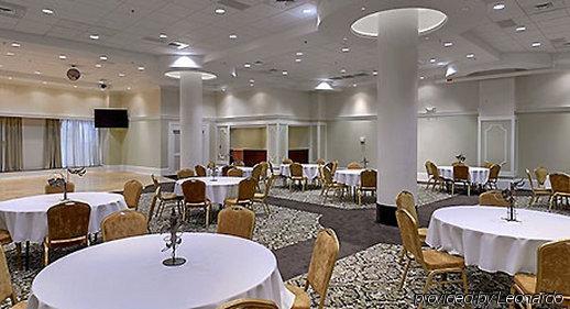 Wyndham Garden Baronne Plaza Hotel