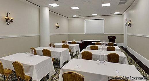 Hotel Wyndham Garden Baronne Plaza
