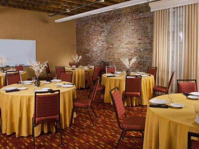 Courtyard By Marriott Warehouse Arts District Hotel 3*