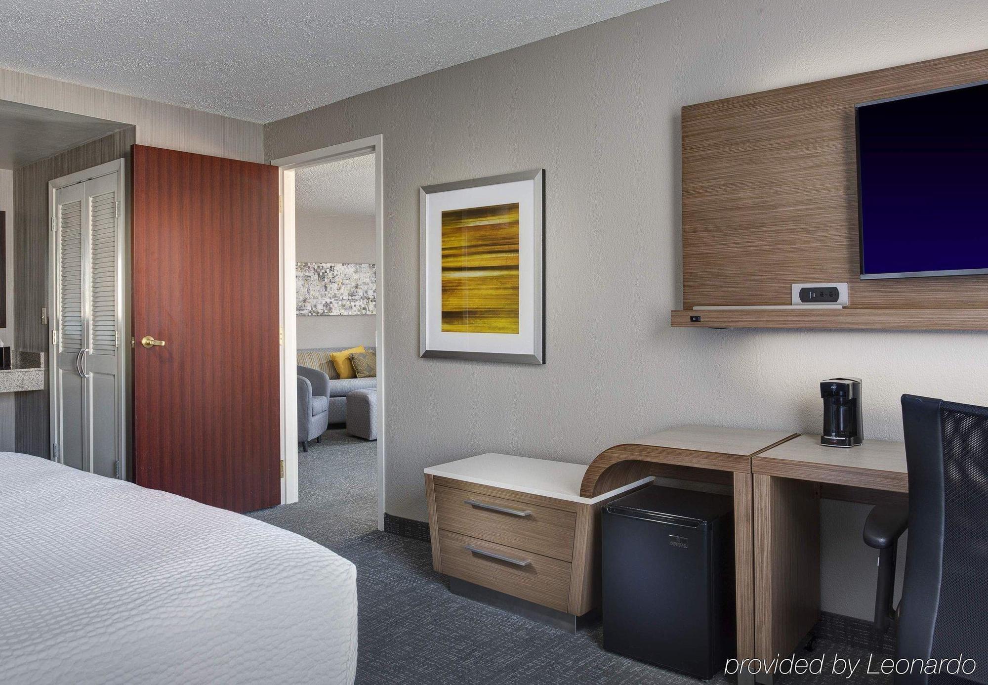 Courtyard By Marriott Warehouse Arts District 3* New Orleans
