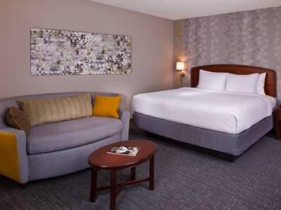 Courtyard By Marriott Warehouse Arts District 3*