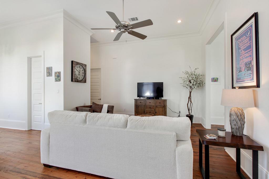 Charming Royal Queen Blocks From Fq! Holiday home New Orleans
