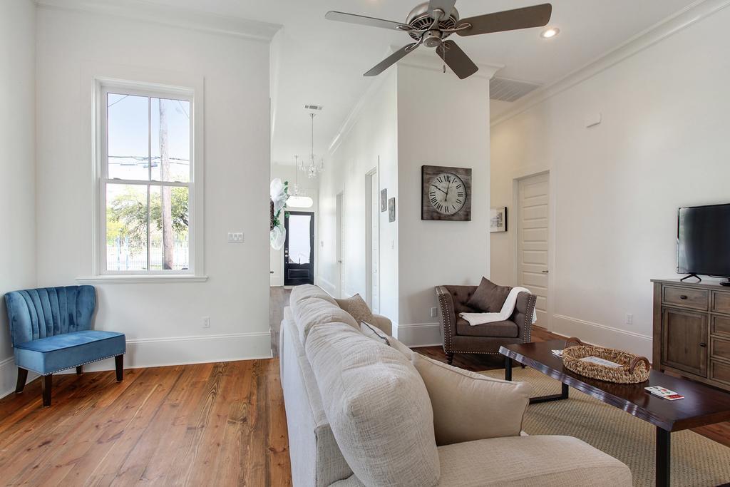 Charming Royal Queen Blocks From Fq! New Orleans