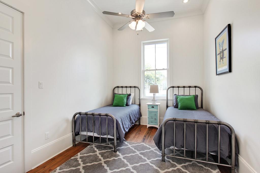 Charming Royal Queen Blocks From Fq! * New Orleans