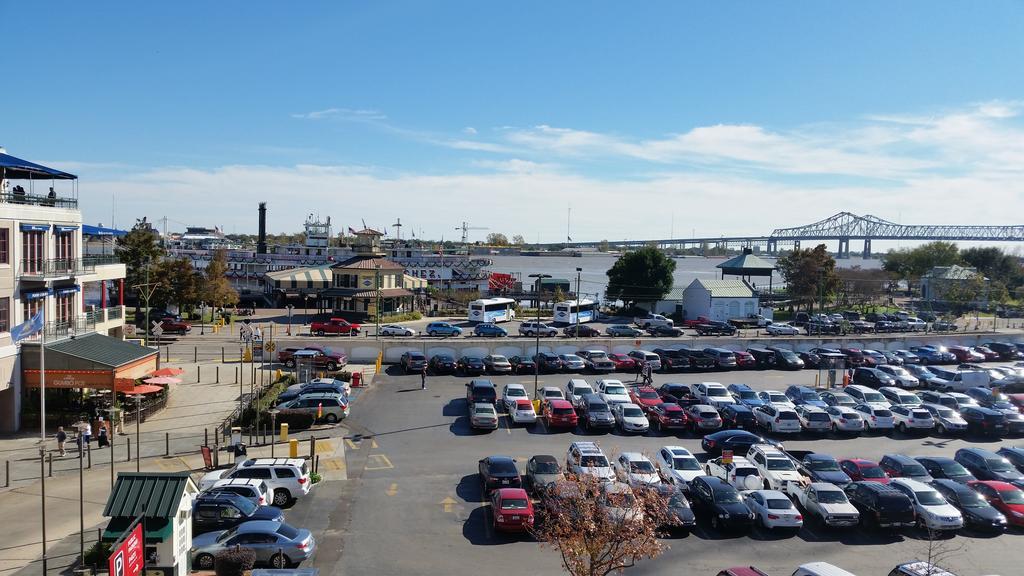 Apartment French Quarter Apartment With Mississippi River View