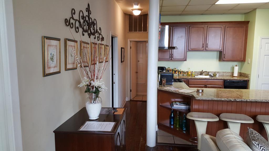 French Quarter Apartment With Mississippi River View *