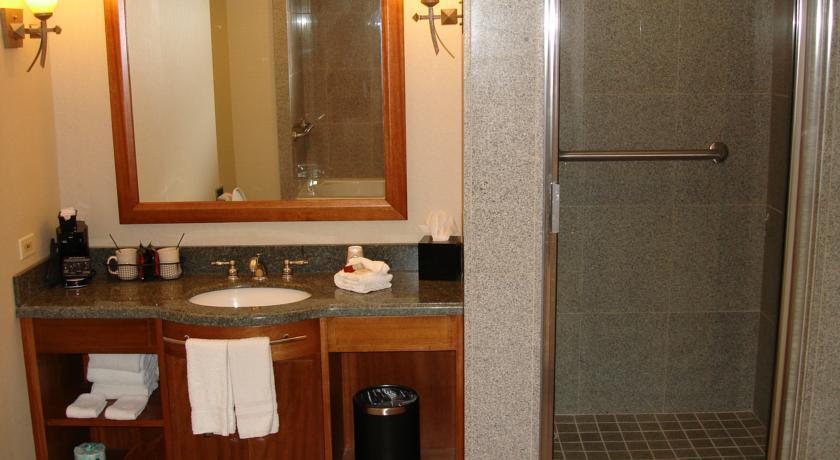 Wyndham Garden Baronne Plaza Hotel