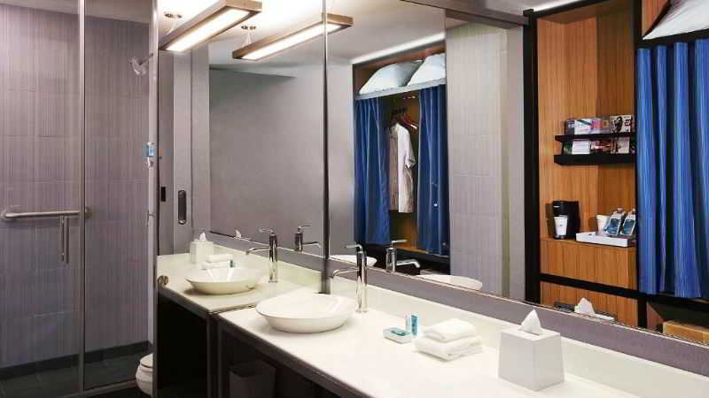 Aloft Downtown 3*