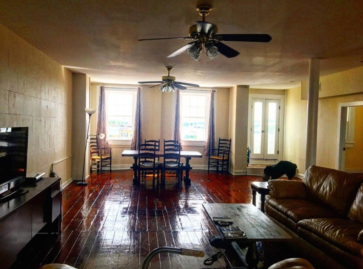 Apartment French Quarter Apartment With Mississippi River View