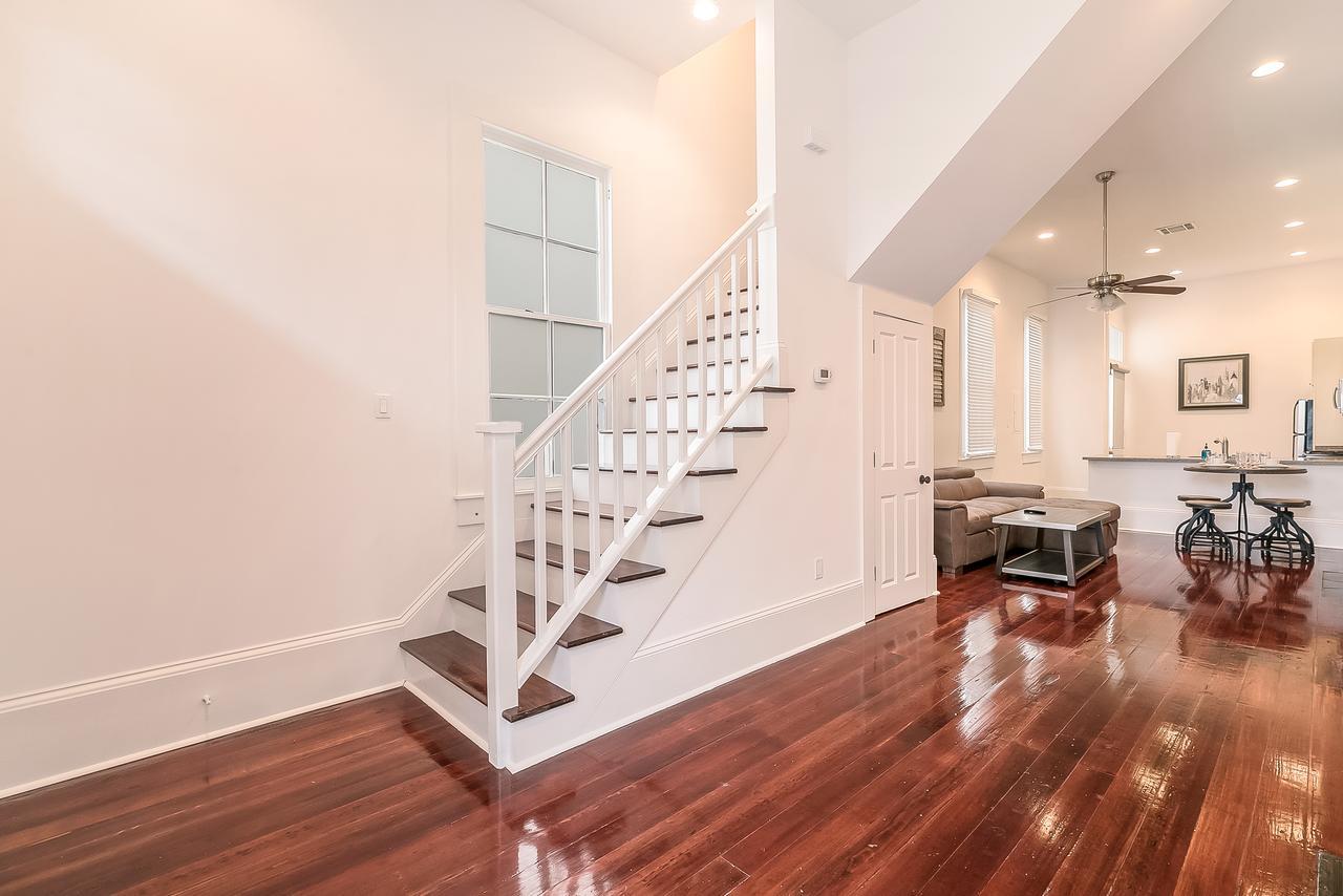 Apartment Modern 2br On Carondelet By Hosteeva *