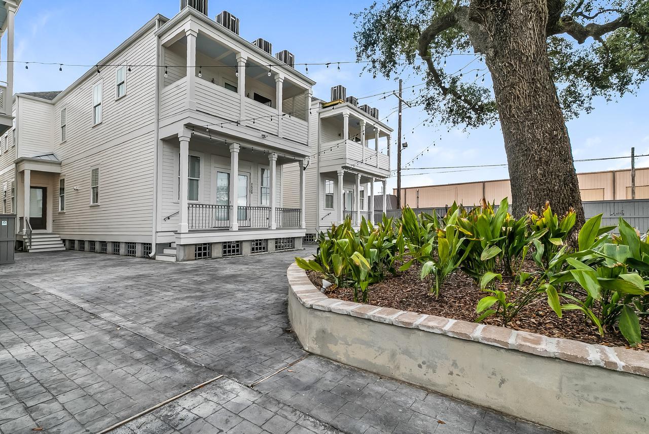 Modern 2br On Carondelet By Hosteeva Apartment New Orleans
