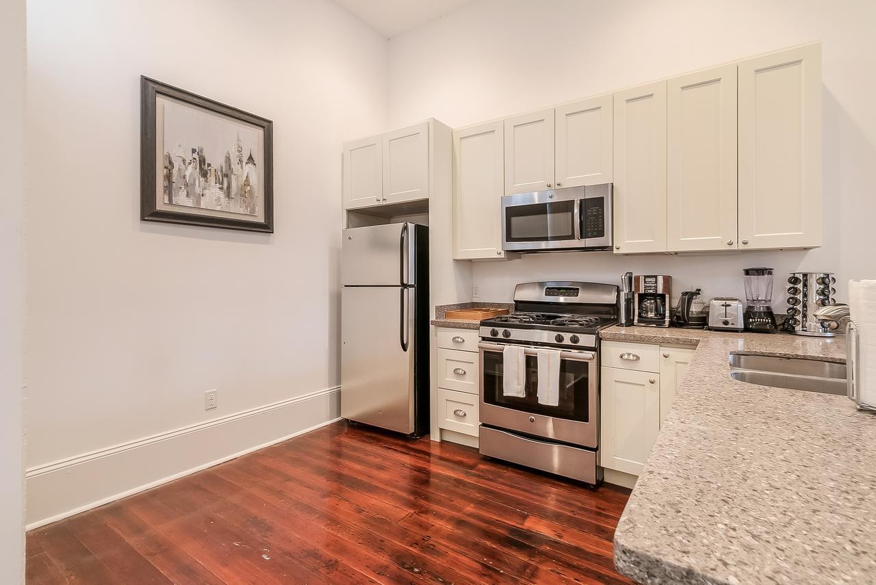 Modern 2br On Carondelet By Hosteeva Apartment