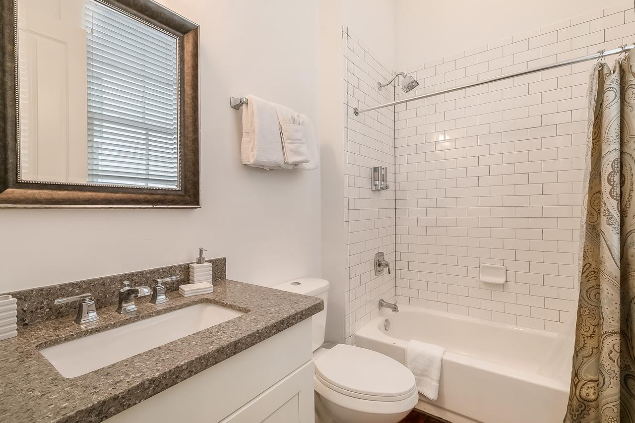 Modern 2br On Carondelet By Hosteeva * New Orleans