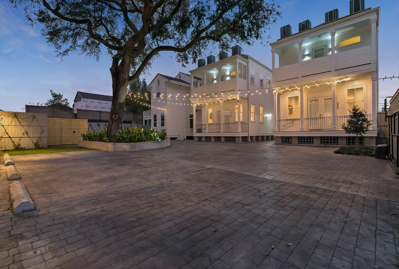 Modern 2br On Carondelet By Hosteeva Apartment