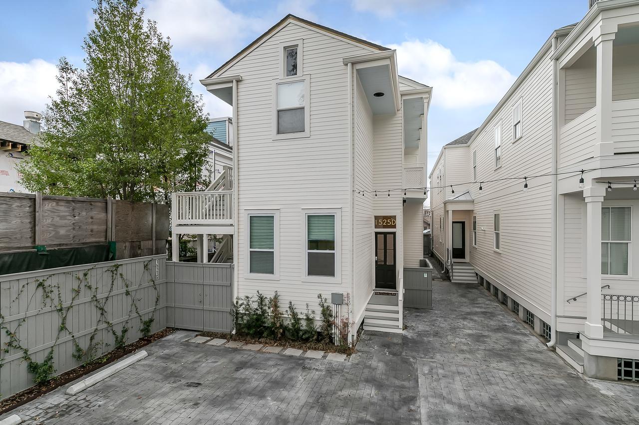 Modern 2br On Carondelet By Hosteeva *