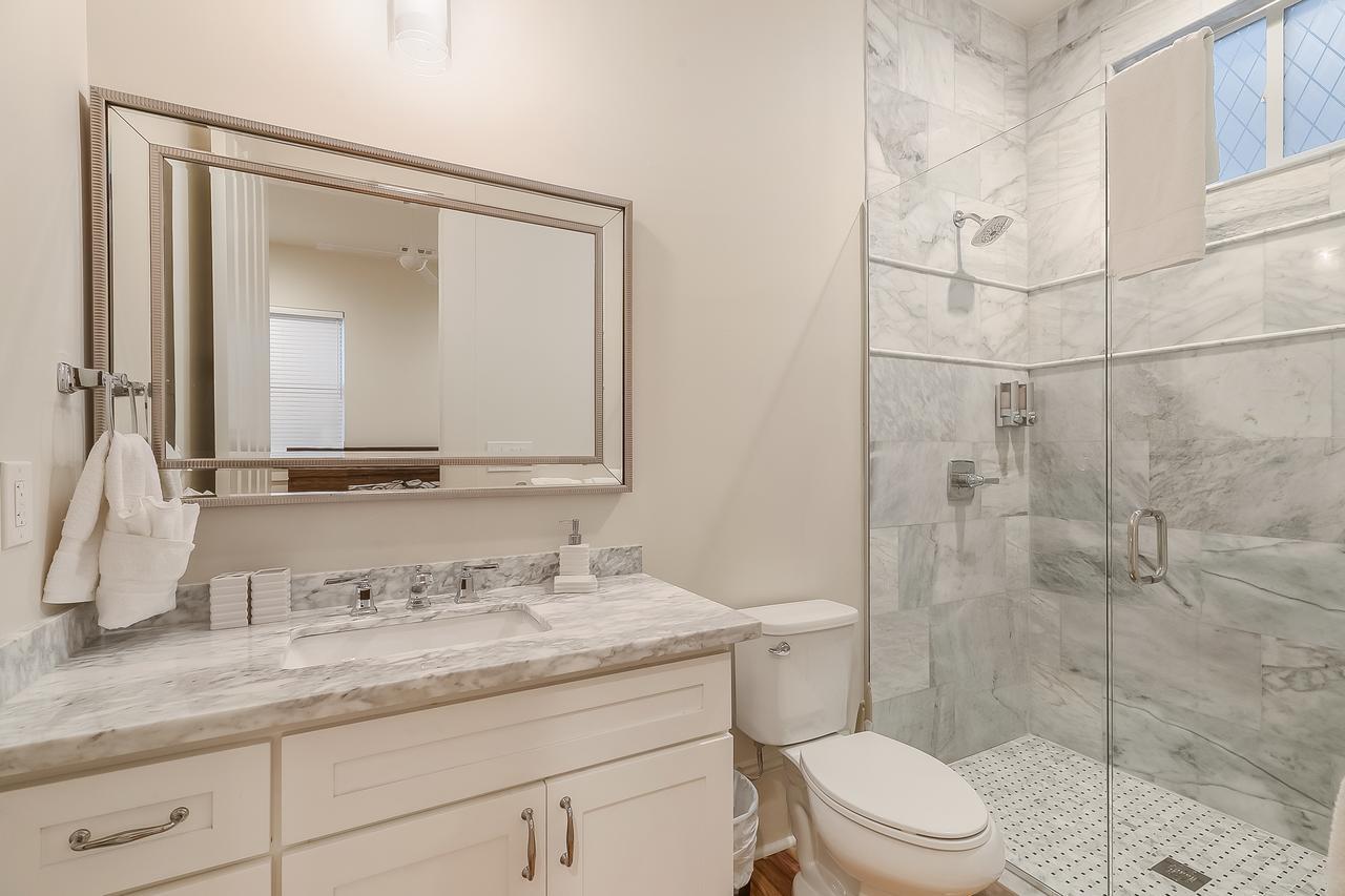 Hosteeva 3 Bedroom Close To St Charles 5 M Ride To Fq New Orleans