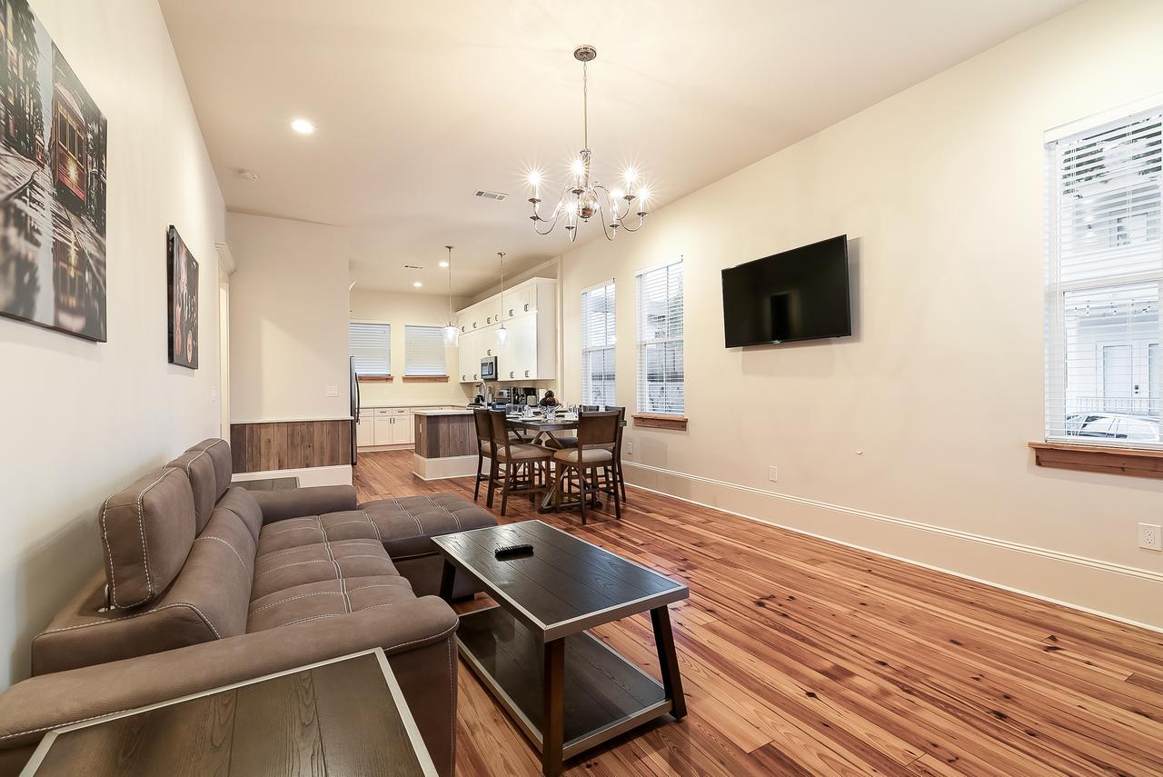 Hosteeva 3 Bedroom Close To St Charles 5 M Ride To Fq Apartment