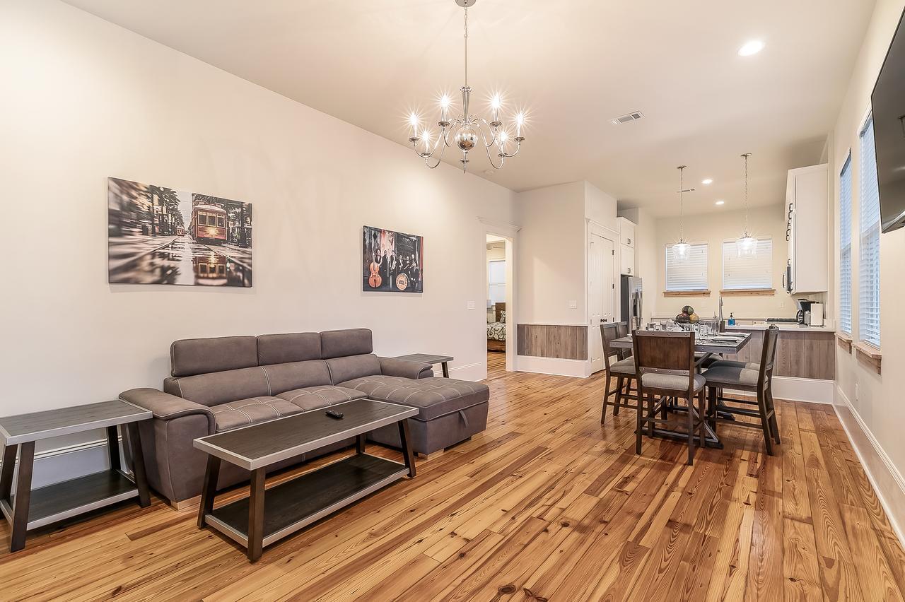 Hosteeva 3 Bedroom Close To St Charles 5 M Ride To Fq