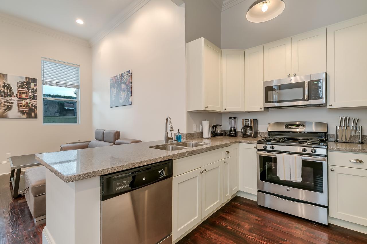 Modern 2br On Carondelet By Hosteeva Apartment *