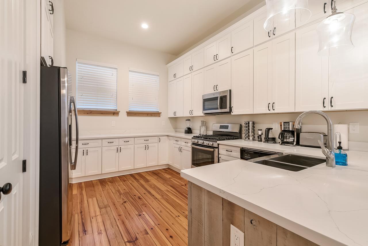 Apartment Hosteeva 3 Bedroom Close To St Charles 5 M Ride To Fq