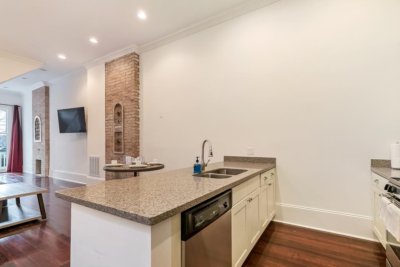 Charming 2br On Carondelet By Hosteeva Apartment *