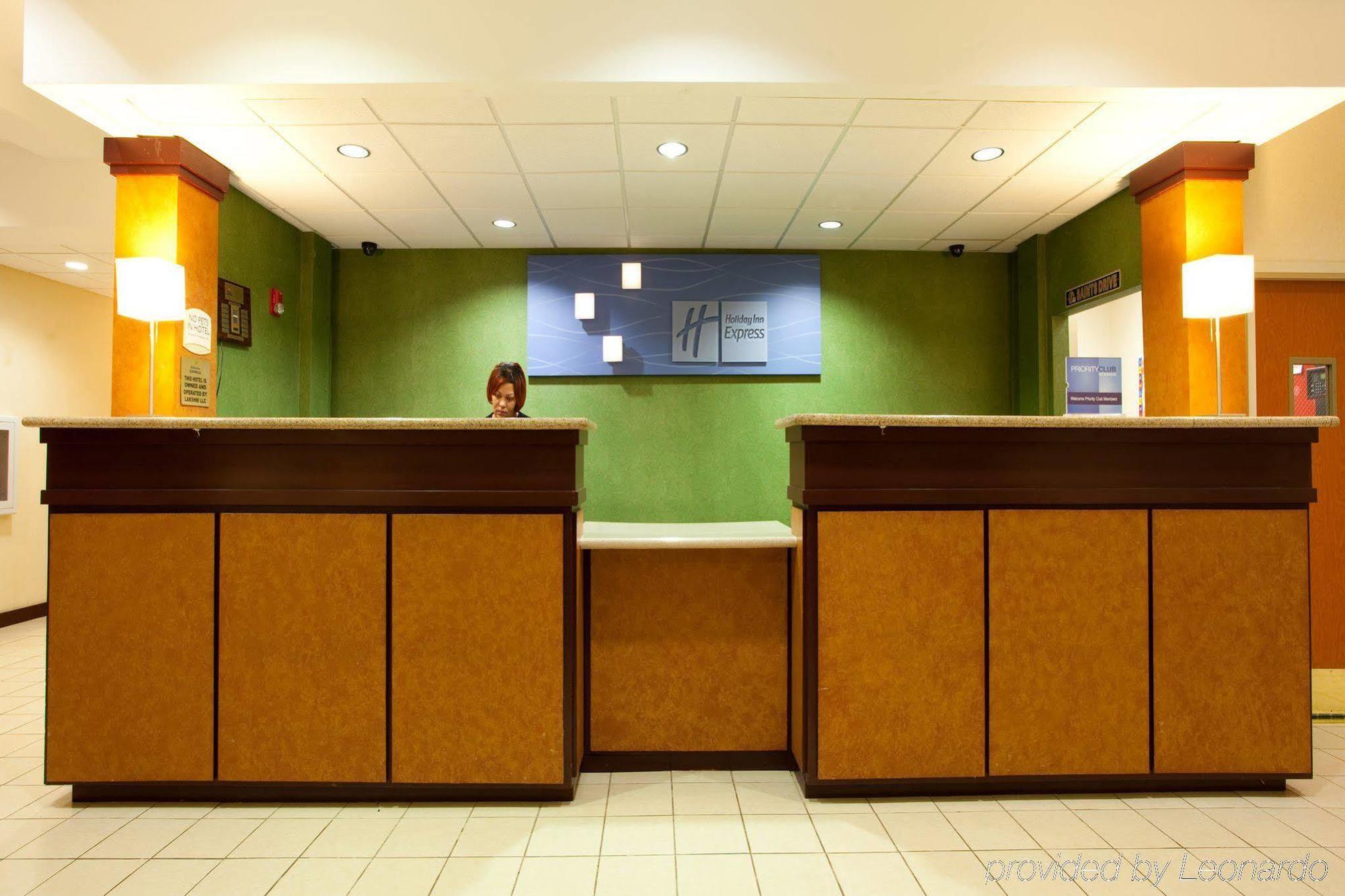 Express East By Ihg Hotel