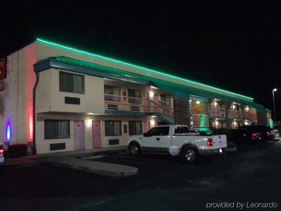 Nola & Hotel