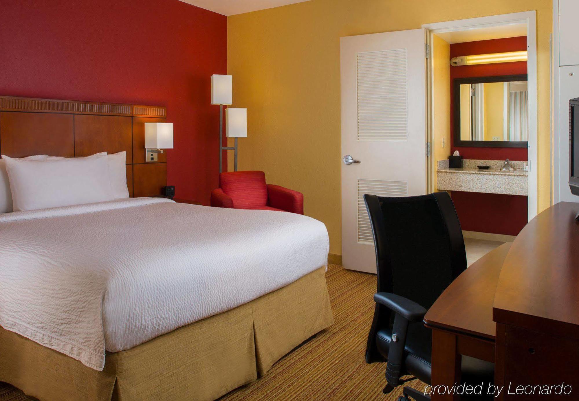 Courtyard By Marriott Downtown Near The French Quarter Hotel