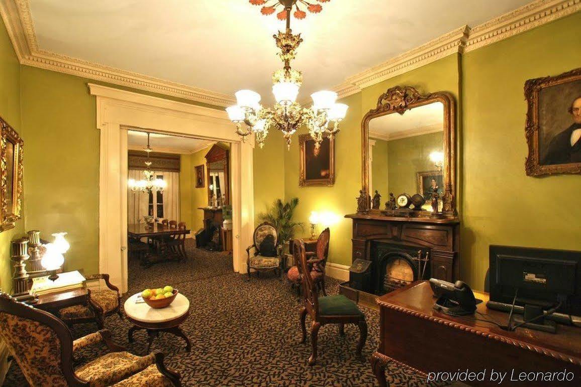Hotel Lamothe House A French Quarter 4*