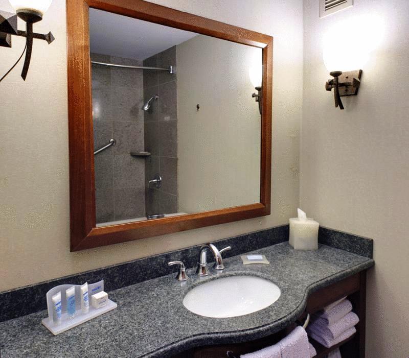 Wyndham Garden Baronne Plaza Hotel 3*